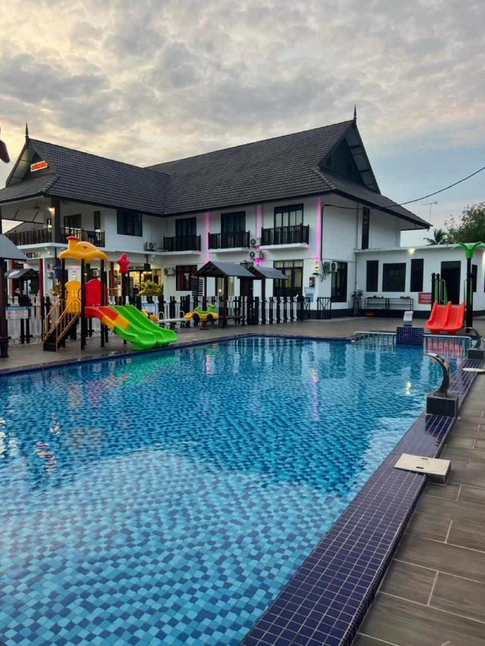 Villa Wanie Inn Setiu Exterior photo